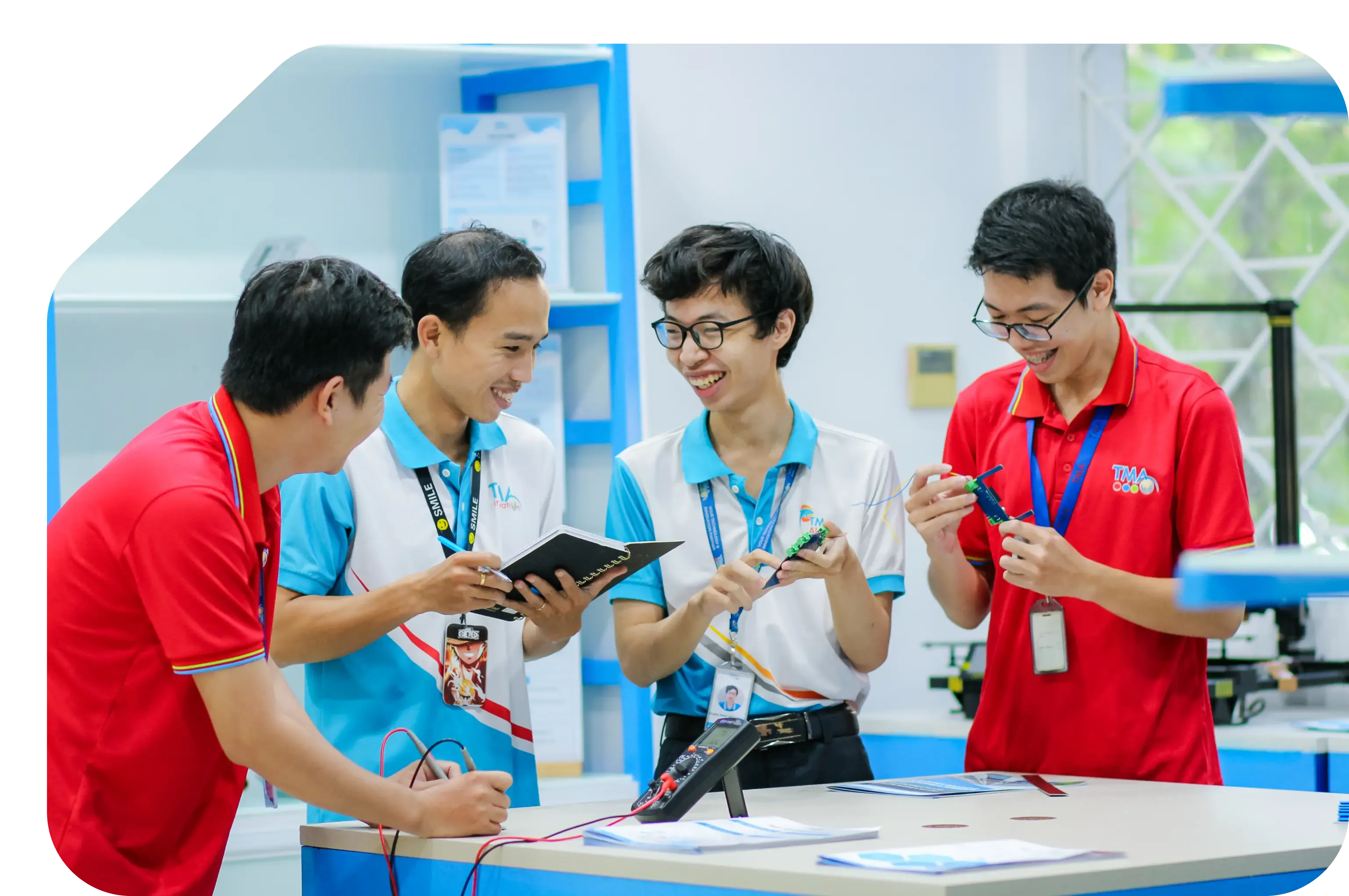 Môi trường làm việc <br/> Chuyên nghiệp & Thân thiện